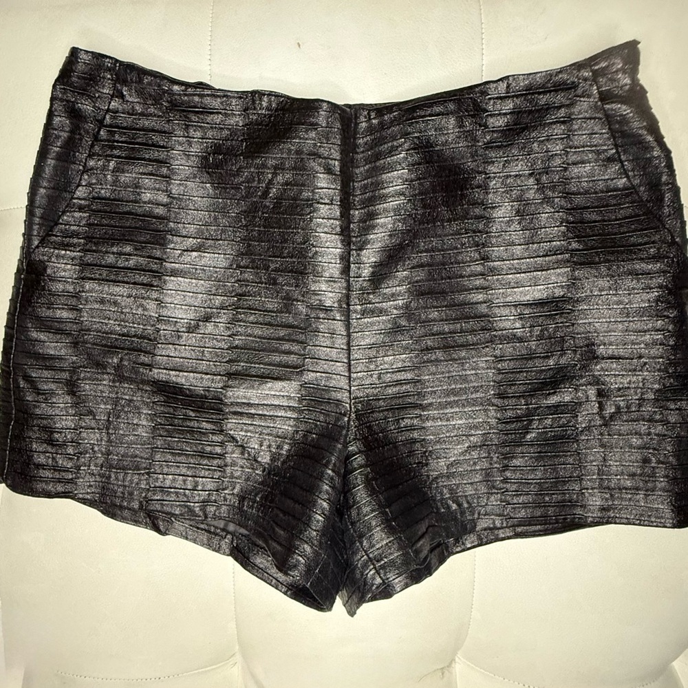 Forever 21 Black faux leather Textured Short size small